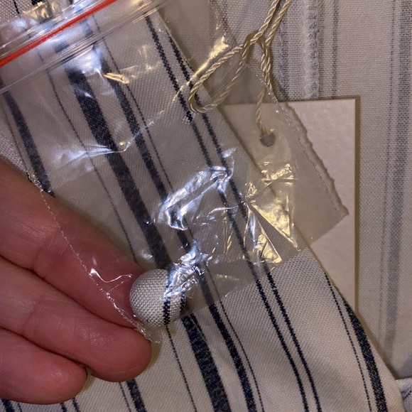 Blouse with tie in front - Picture 4 of 4